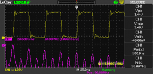 Output waveform of the GPSDO evaluation board on a LeCroy WaveAce. Top: Time Domain, Bottom: Frequency Domain (FFT)