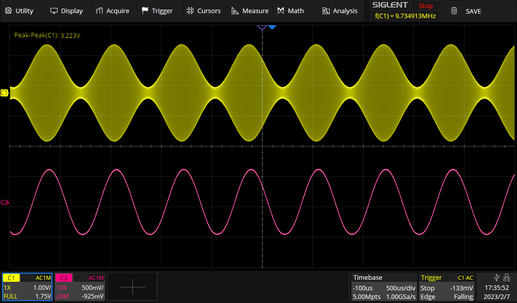 Yellow trace: 10.7 MHz carrier, amplitude modulated at 80 % depth with a single 1.5 kHz tone. Purple trace: Demodulated audio signal from the infinite impedance detector