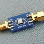 SAW filter PCB with SMA connectors for 1090 MHz (ADS-B). Mismatched input and output traces (Z=100 Ohms, l=3,5mm) have been deemed acceptable.