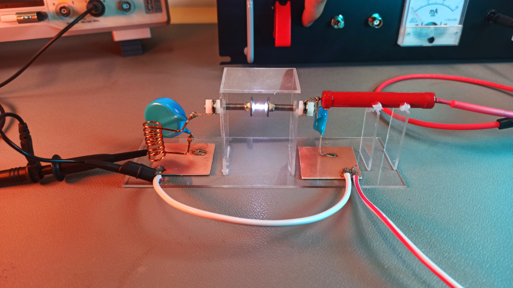 Simple spark gap transmitter built from a handful of components on a acrylic glass base