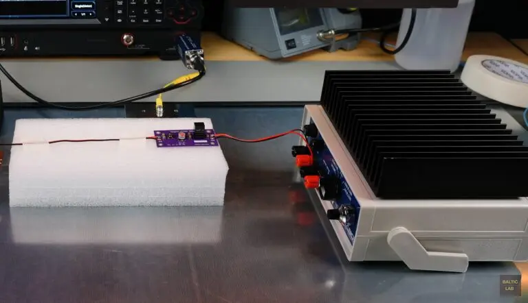 Self-powered active load configured as load simulator and connected to the DUT