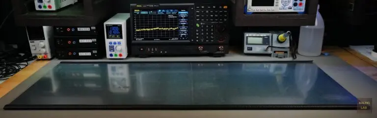 100 cm × 40 cm galvanized steel sheet, 2 mm thick, used as the reference ground plane